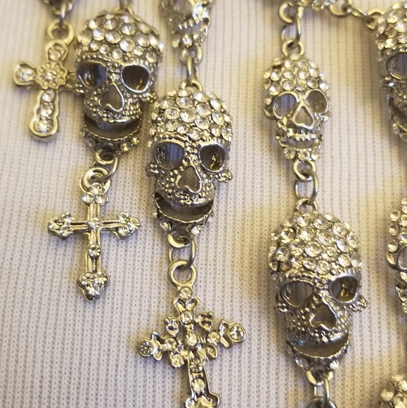 Multi Rhinestone Skull Fashion Necklace with Clasp - Picture 3 of 4